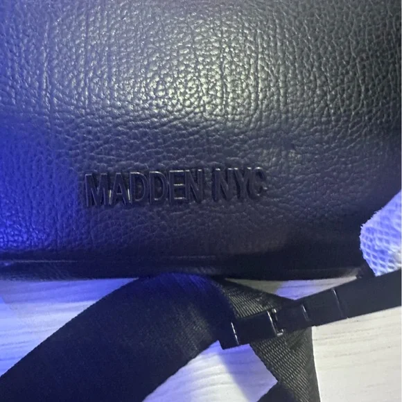 Madden NYC Black Leather Bag - Picture 4 of 5